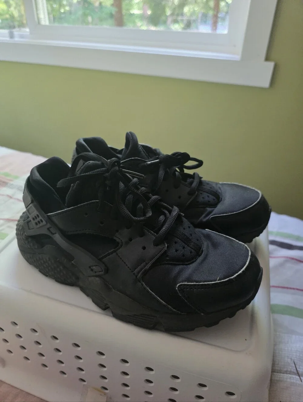 Nike Women's Huarache All-Black Athletic Sneakers - Picture 3 of 6